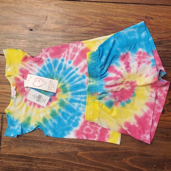 Design History Other - NWT Design History girls tie dye tee and shorts